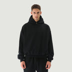 דוגמן לובש JINX SNAP FLEECE – קפוצ׳ון שחור במבט קדמי