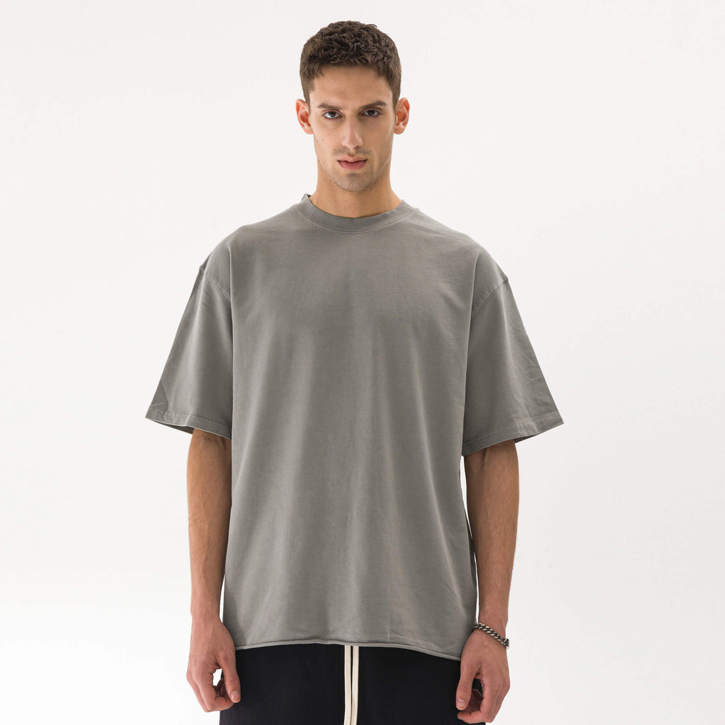 דוגמן לובש JINX FADED RAW – חולצת JINX IT אפורה 260GSM
