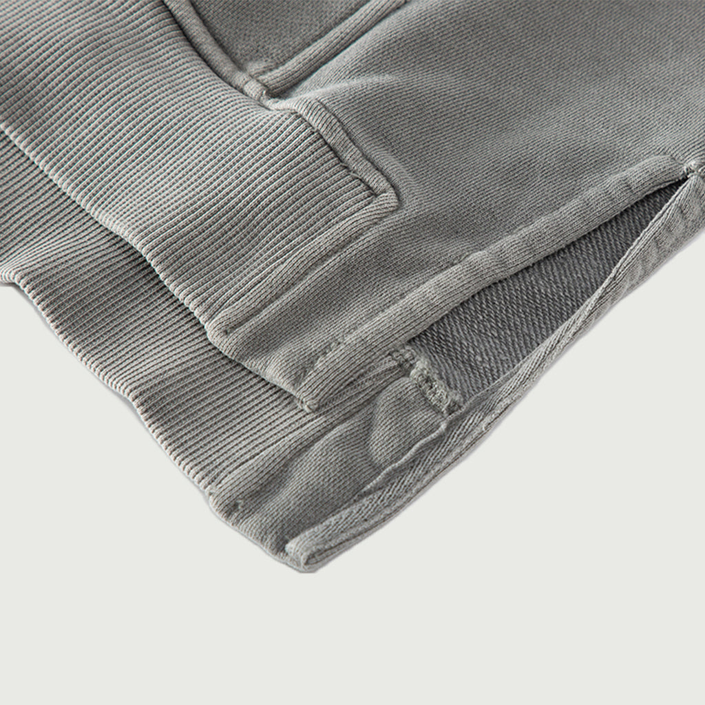 תקריב גימור ותפרים של JINX WASHED SLIT
