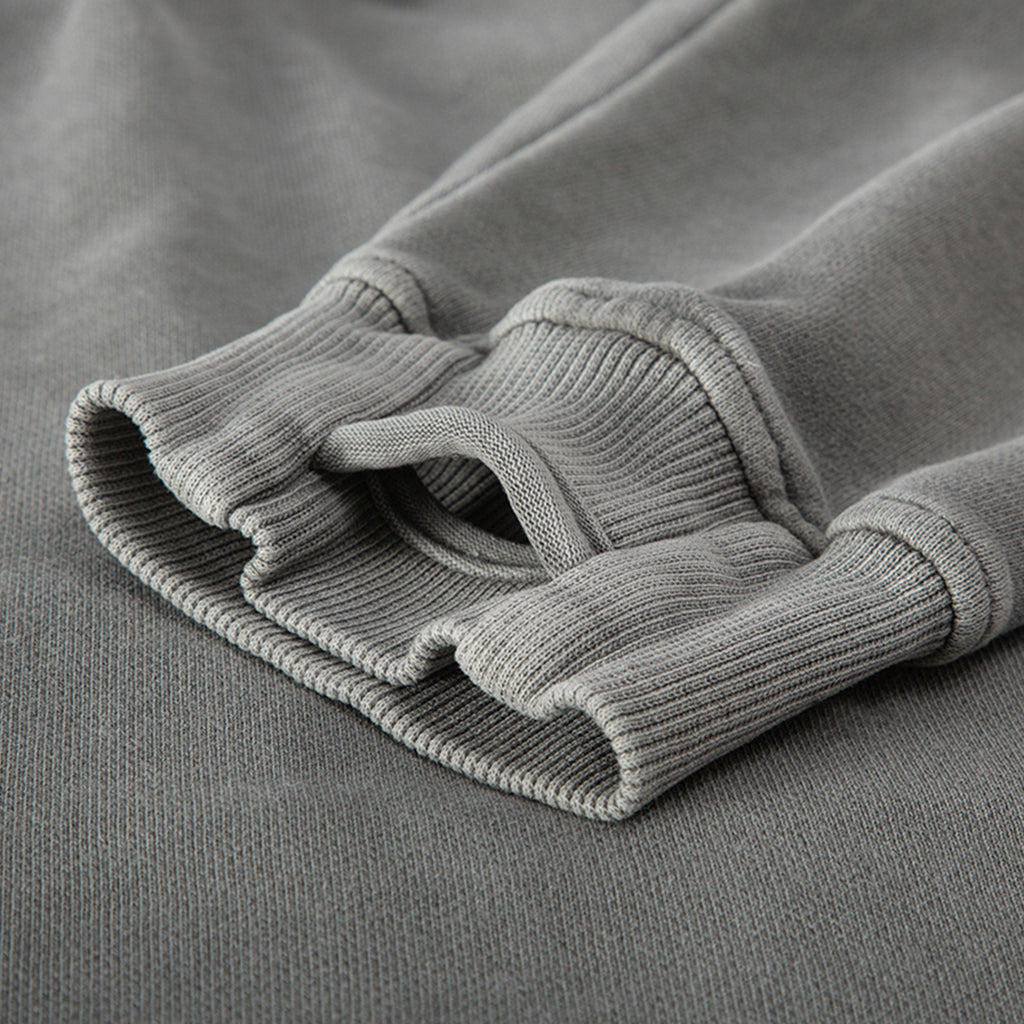 תקריב שרוול וגימור של JINX WASHED SLIT