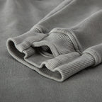 תקריב שרוול וגימור של JINX WASHED SLIT