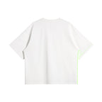 מבט אחורי על חולצת WIRED WILD לבנה בגזרת UNISEX BOXY